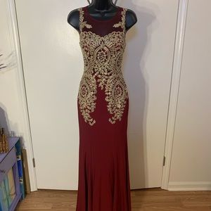 EUC Formal gown size xs/s burgundy